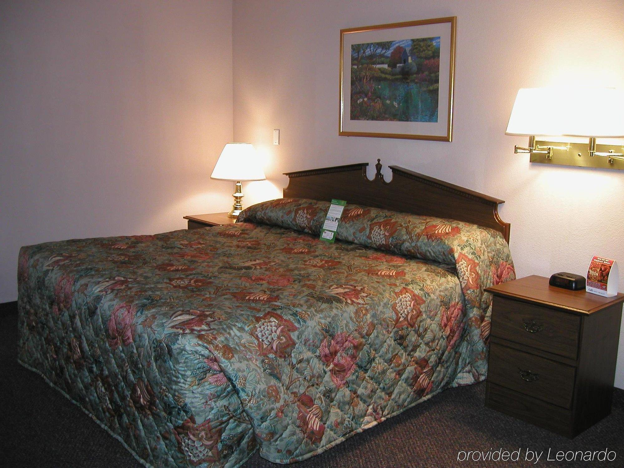 Intown Suites Extended Stay Greensboro Nc - Lanada Стая снимка