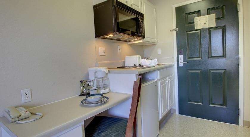 Intown Suites Extended Stay Greensboro Nc - Lanada Стая снимка