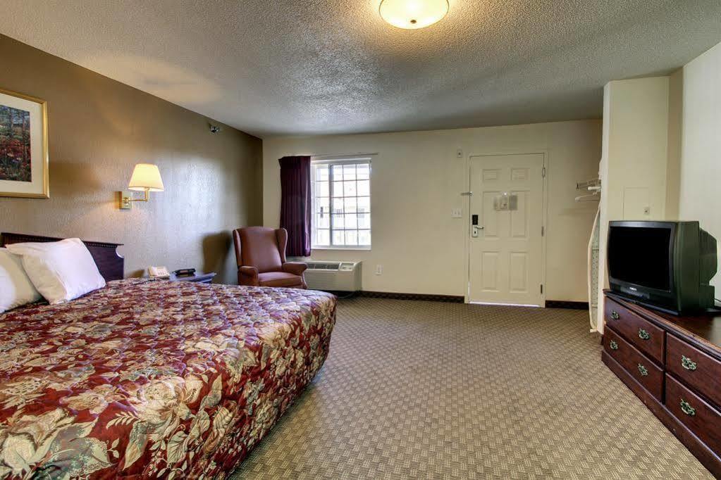 Intown Suites Extended Stay Greensboro Nc - Lanada Екстериор снимка