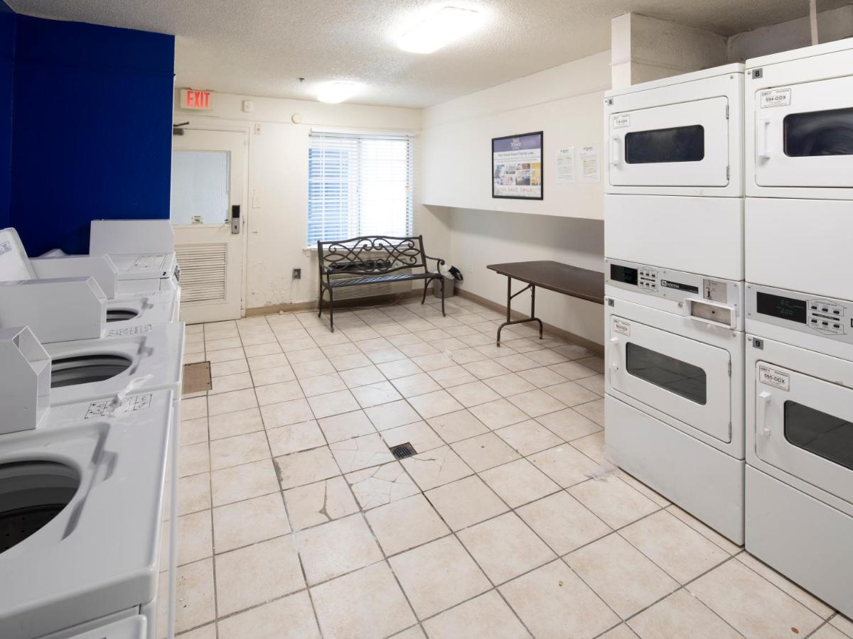 Intown Suites Extended Stay Greensboro Nc - Lanada Екстериор снимка