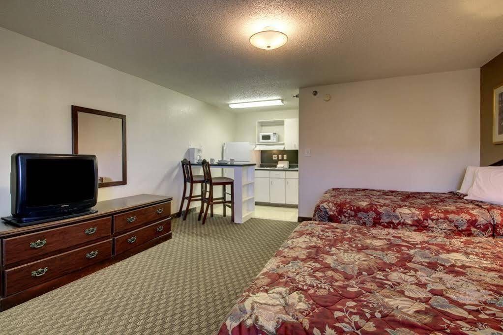 Intown Suites Extended Stay Greensboro Nc - Lanada Екстериор снимка