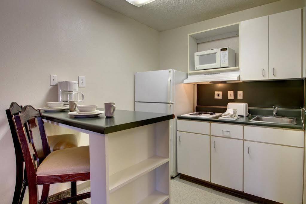 Intown Suites Extended Stay Greensboro Nc - Lanada Екстериор снимка